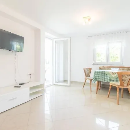 Apartment Buto A4 Pax